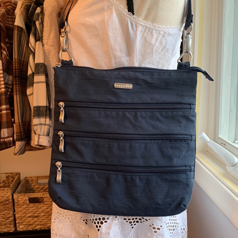 BAGGALLINI PURSE. 11”Wx11”H.